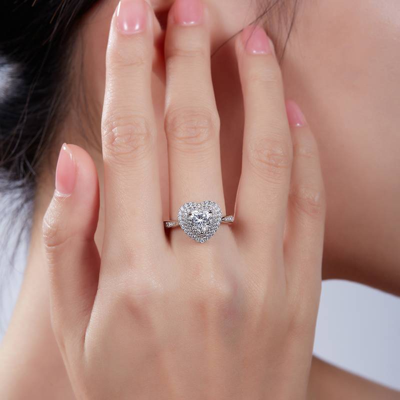豪镶心形S925银镀白金MoissaniteWomen's Ring1.0ctD级